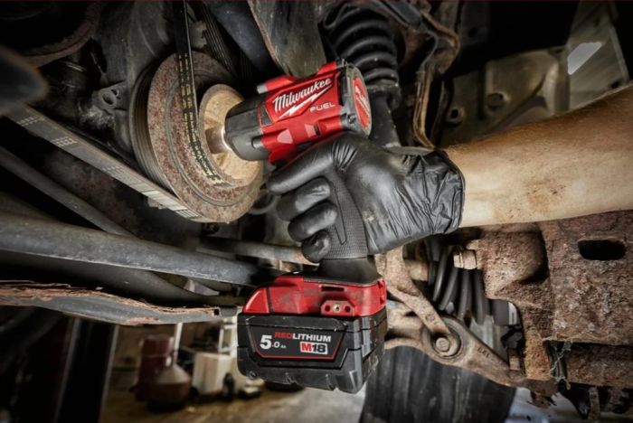 Гайковерт аккумуляторный бесщёточный MILWAUKEE 1/2" (881 Нм) M18 FMTIW2F12-0Х, с кольцом (каркас)