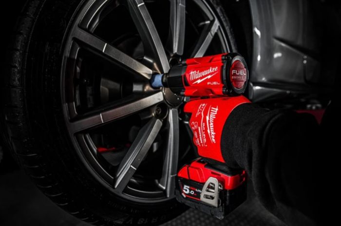 Гайковерт аккумуляторный бесщёточный MILWAUKEE 1/2" (881 Нм) M18 FMTIW2F12-0Х, с кольцом (каркас)