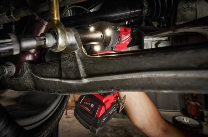 Гайковерт аккумуляторный бесщеточный MILWAUKEE 1/2'' (339Нм) M18 FIW2F12-502X, с кольцом (ЗУ+2Х5Ач)