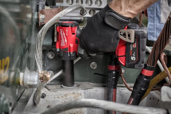 Гайковерт аккумуляторный бесщеточный MILWAUKEE 1/2'' (339Нм) M18 FIW2F12-502X, с кольцом (ЗУ+2Х5Ач)