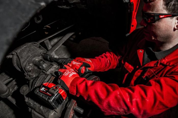 Гайковерт аккумуляторный бесщеточный MILWAUKEE 1/2'' (339Нм) M18 FIW2F12-502X, с кольцом (ЗУ+2Х5Ач)