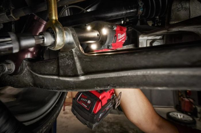 Гайковерт аккумуляторный бесщеточный MILWAUKEE 1/2" (339 Нм) M18 FIW2P12-0X, с пином (каркас+кейс)