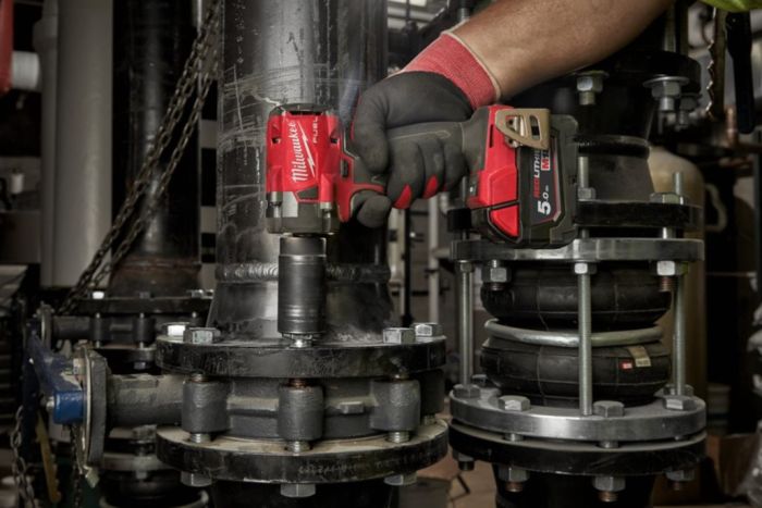 Гайковерт аккумуляторный бесщеточный MILWAUKEE 1/2" (339 Нм) M18 FIW2P12-0X, с пином (каркас+кейс)