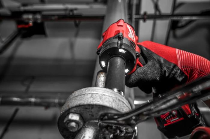 Гайковерт аккумуляторный бесщеточный MILWAUKEE 1/2" (339 Нм) M18 FIW2P12-0X, с пином (каркас+кейс)
