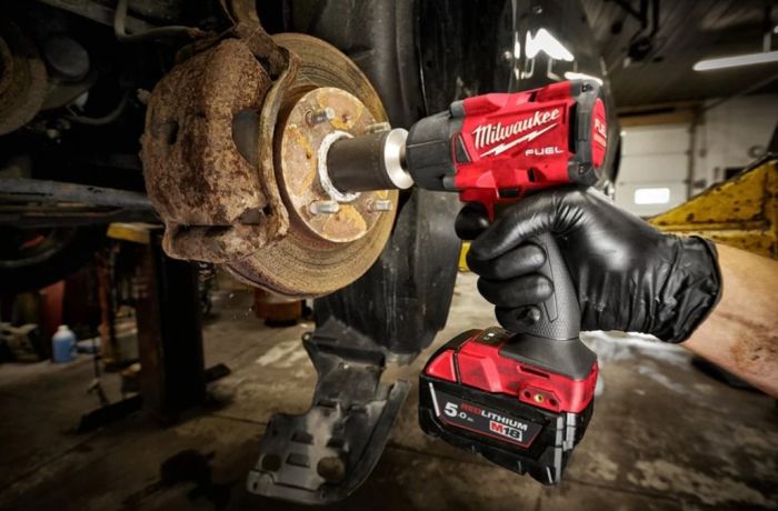 Гайковерт аккумуляторный бесщеточный MILWAUKEE 1/2" (881Нм) M18 FMTIW2P12-0X, с пином (каркас)