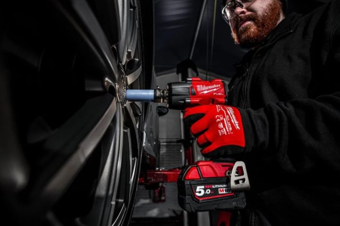Гайковерт аккумуляторный бесщеточный MILWAUKEE 1/2" (881Нм) M18 FMTIW2P12-0X, с пином (каркас)