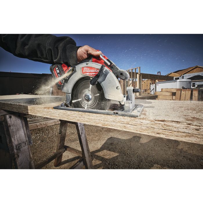 Пила дисковая аккумуляторная бесщеточная MILWAUKEE M18 FCS66-0 Ø190мм (каркас)
