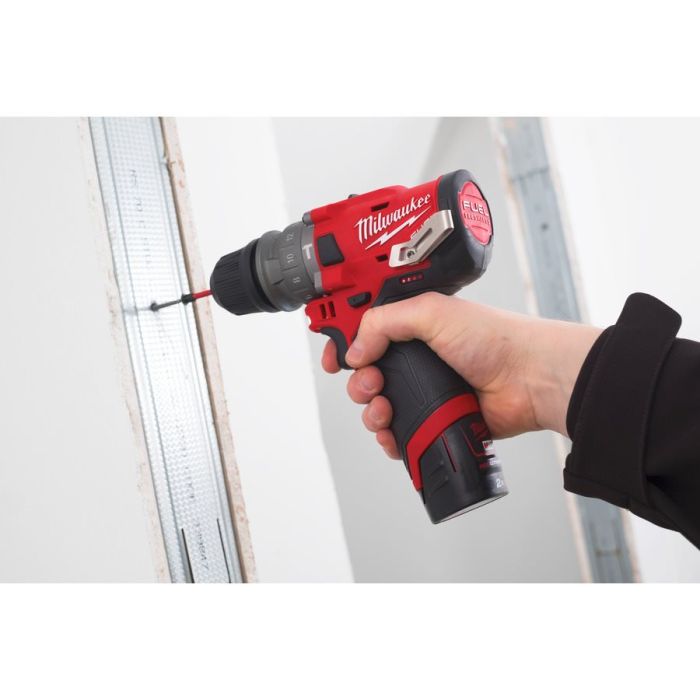 Дрель-шуруповёрт аккумуляторная бесщёточная ударная MILWAUKEE M12 FPDXKIT-202X(37Нм)(2нас+2Х2Ач+кейс