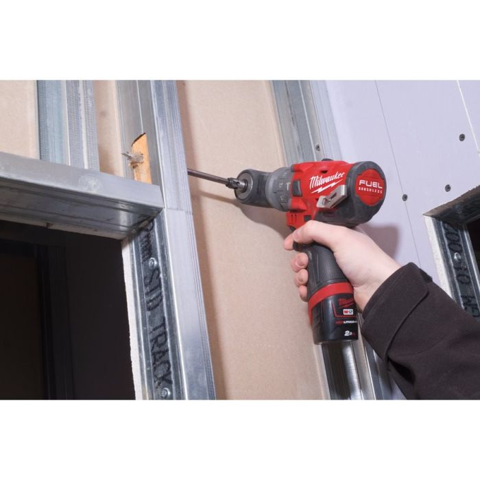 Дрель-шуруповёрт аккумуляторная бесщёточная ударная MILWAUKEE M12 FPDXKIT-202X(37Нм)(2нас+2Х2Ач+кейс