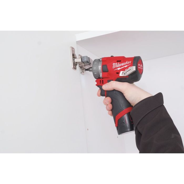 Дрель-шуруповёрт аккумуляторная бесщёточная ударная MILWAUKEE M12 FPDXKIT-202X(37Нм)(2нас+2Х2Ач+кейс