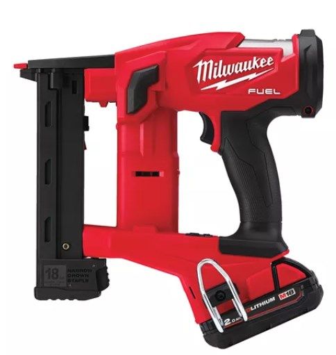 Степлер скобозабивной аккумуляторный зауженный бесщеточный MILWAUKEE M18 FNCS18GS-202X