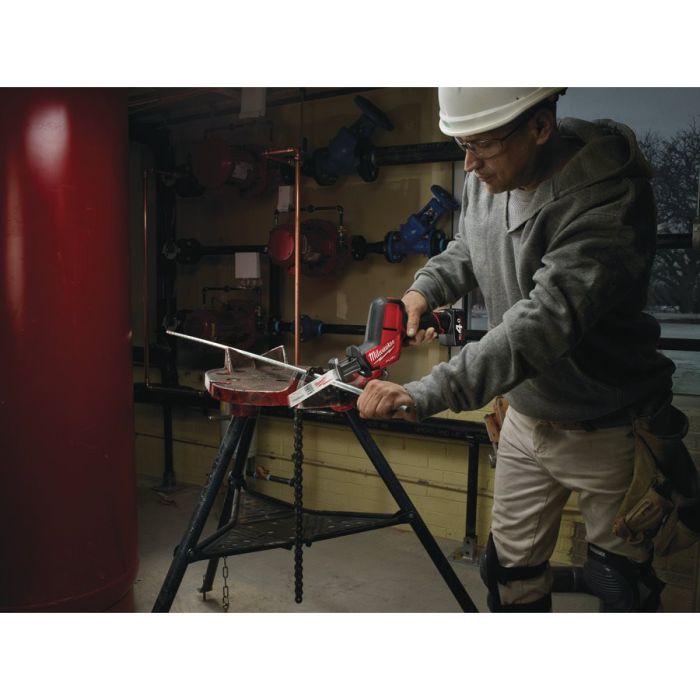 Пила сабельная аккумуляторная бесщеточная MILWAUKEE M12 CHZ-202C (ЗУ+2акк.Х2Ач+кейс)