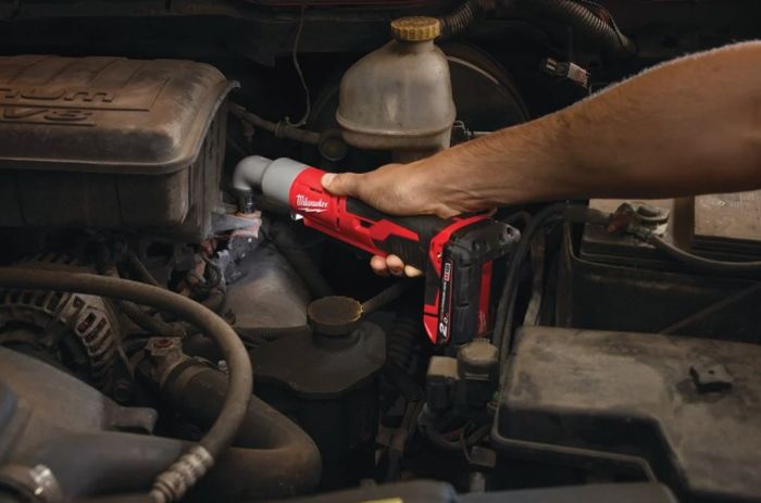 Гайковерт угловой аккумуляторный MILWAUKEE 3/8" M18 BRAIW-0 (76Нм)(каркас)