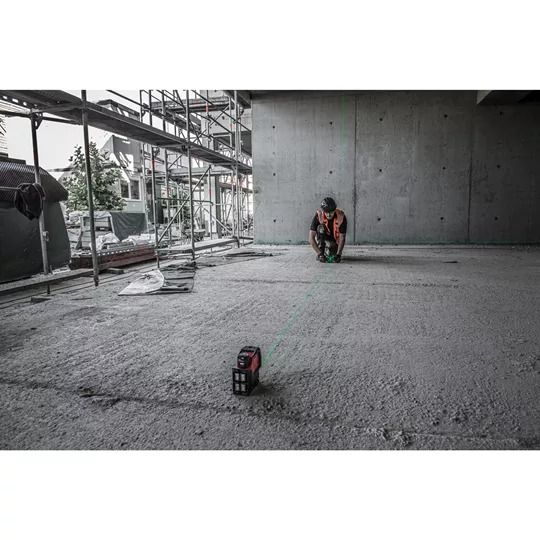 Нивелир линейно-точечный аккумуляторный MILWAUKEE M12 CLLP-301C (зелёный луч)