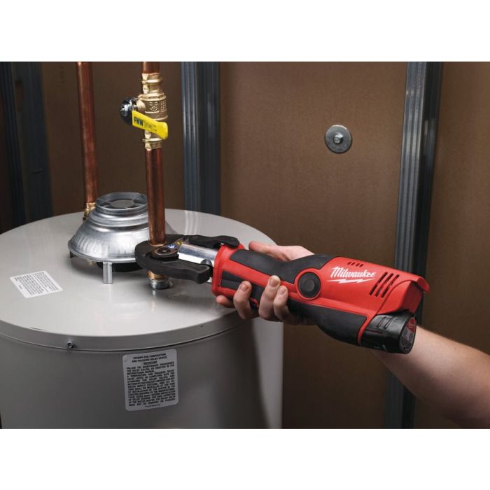 Обжимник гидравлический аккумуляторный для труб MILWAUKEE M12 HPT-202C V-SET2 (ЗУ+2акк.Х2Ач+кейс)