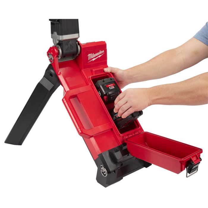 Прожектор светодиодный аккумуляторный напольный MILWAUKEE M18 ONERSAL-0 ONE-KEY