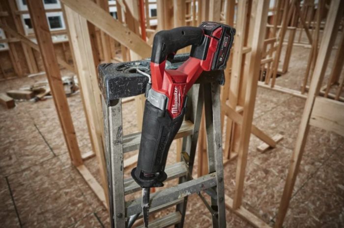 Пила сабельная аккумуляторная бесщёточная MILWAUKEE M18 FSZ-0X (каркас+HDкейс)