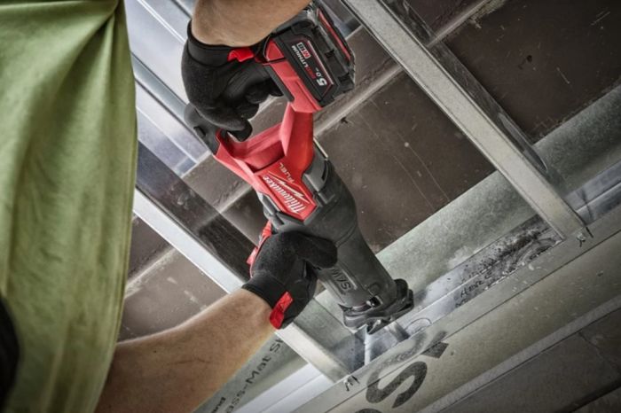 Пила сабельная аккумуляторная бесщёточная MILWAUKEE M18 FSZ-0X (каркас+HDкейс)