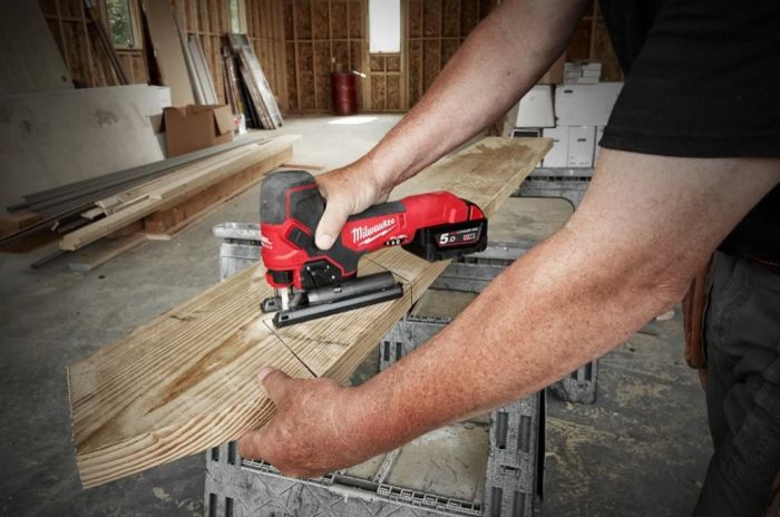 Пила лобзиковая аккумуляторная бесщёточная MILWAUKEE M18 FBJS-502X (ЗУ+2акк.Х5Ач+HDкейс)