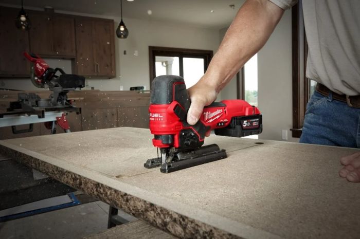 Пила лобзиковая аккумуляторная бесщёточная MILWAUKEE M18 FBJS-502X (ЗУ+2акк.Х5Ач+HDкейс)