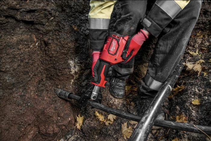 Кабелерез гидравлический аккумуляторный MILWAUKEE M18 ONEHCC-201C CU/AL (ЗУ+2акк.Х2Ач+кейс)
