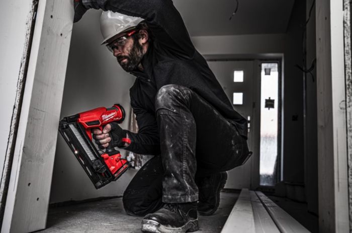 Пистолет гвоздезабивной аккумуляторный бесщёточный MILWAUKEE M18 FN16GA-0X (32-64мм)(каркас, HDкейс)