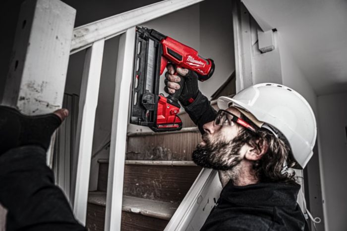 Пистолет гвоздезабивной аккумуляторный бесщёточный MILWAUKEE M18 FN16GA-202X (32-64мм)(ЗУ+2Х2Ач)