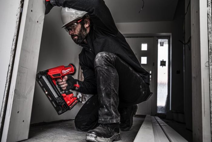 Пистолет гвоздезабивной аккумуляторный бесщёточный MILWAUKEE M18 FN16GA-202X (32-64мм)(ЗУ+2Х2Ач)