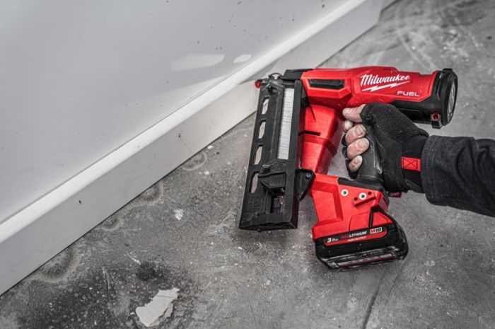 Пистолет гвоздезабивной аккумуляторный бесщёточный MILWAUKEE M18 FN16GA-202X (32-64мм)(ЗУ+2Х2Ач)