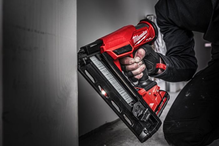 Пистолет гвоздезабивной аккумуляторный бесщёточный MILWAUKEE M18 FN16GA-202X (32-64мм)(ЗУ+2Х2Ач)