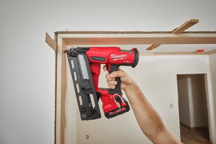Пистолет гвоздезабивной аккумуляторный бесщёточный MILWAUKEE M18 FN16GA-202X (32-64мм)(ЗУ+2Х2Ач)