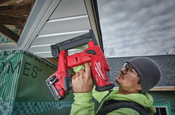 Степлер скобозабивной аккумуляторный бесщёточный MILWAUKEE M18 FFUS-302C