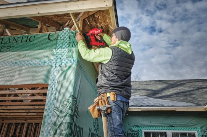 Степлер скобозабивной аккумуляторный зауженный бесщеточный MILWAUKEE M18 FNCS18GS-202X