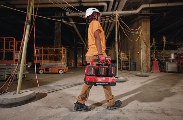 Зарядное устройство MILWAUKEE M18 PC6 (на 6 акк.) PACKOUT, (замена на 4932498551)