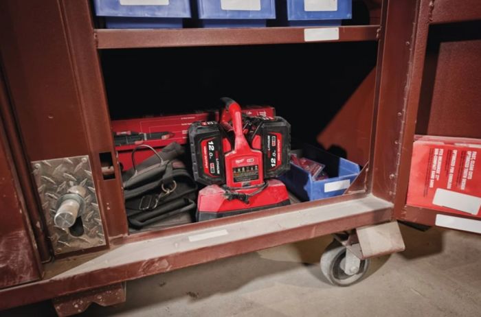 Зарядное устройство MILWAUKEE M18 PC6 (на 6 акк.) PACKOUT, (замена на 4932498551)