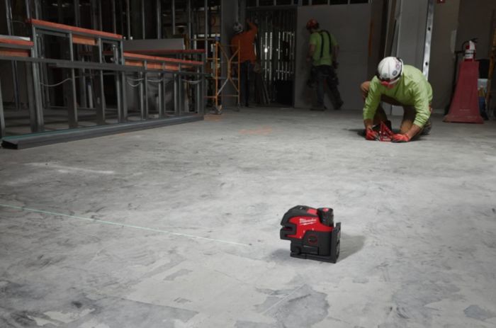 Нивелир 4х точечный лазерный аккумуляторный MILWAUKEE M12 CLL4P-0C (зелёный луч)