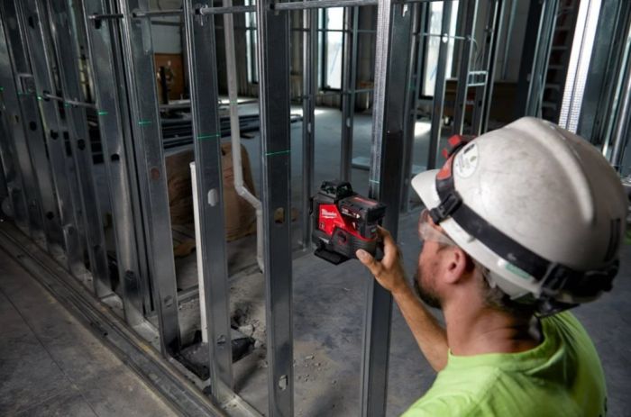 Нивелир лазерный аккумуляторный 3D MILWAUKEE M12 3PL-0C (360˚, зелёный луч)