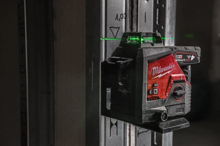 Нивелир лазерный аккумуляторный 3D MILWAUKEE M12 3PL-0C (360˚, зелёный луч)