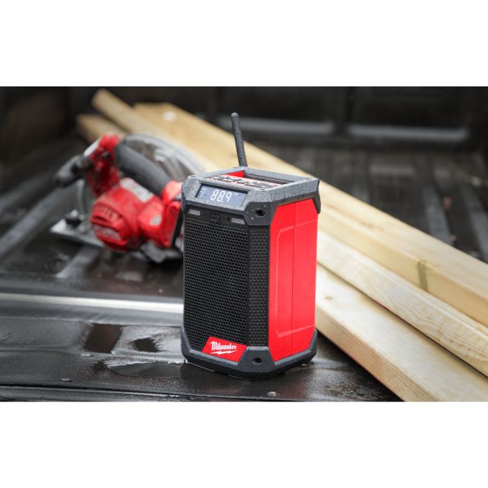 Динамик аккумуляторный DAB+/Зарядное устройство MILWAUKEE M12 RCDAB+
