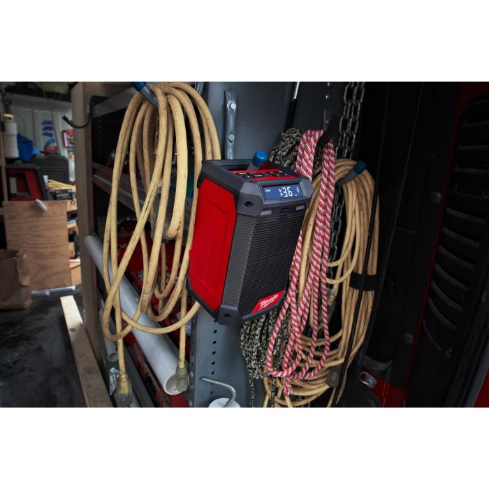 Динамик аккумуляторный DAB+/Зарядное устройство MILWAUKEE M12 RCDAB+