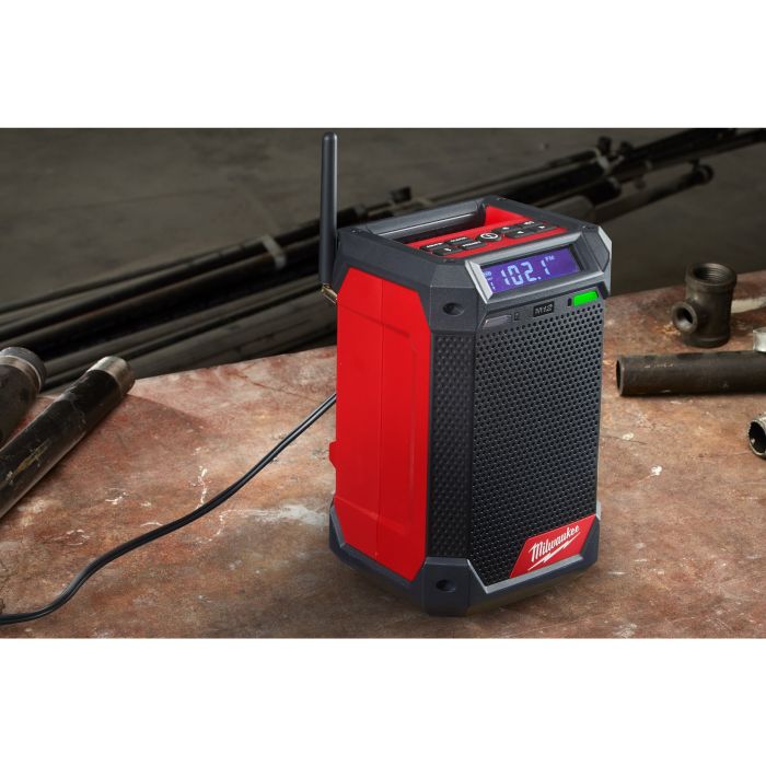 Динамик аккумуляторный DAB+/Зарядное устройство MILWAUKEE M12 RCDAB+
