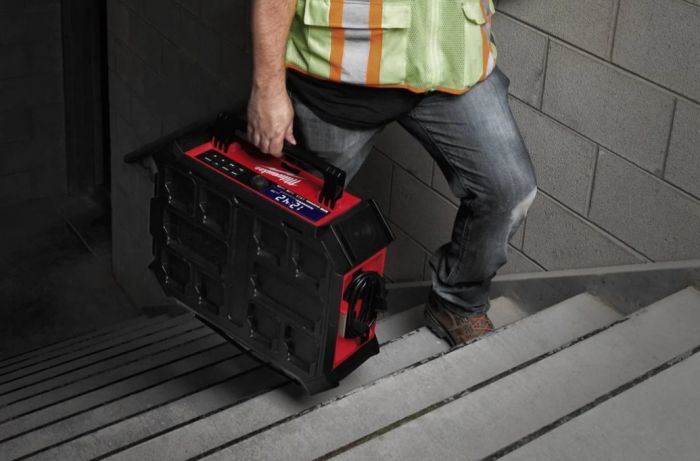 Аккумуляторное радио DAD+/зарядное устройство M18 PRCDAB+-0 MILWAUKEE PACKOUT