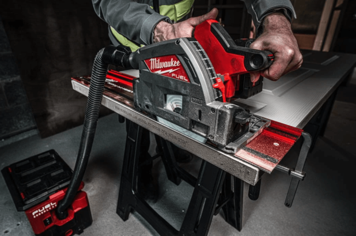 Пила дисковая погружная аккумуляторная бесщеточная MILWAUKEE M18 FPS55-0P Ø165мм (каркас+PACKOUT)