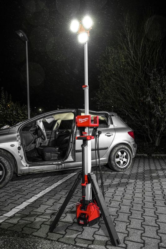 Прожектор светодиодный аккумуляторный напольный MILWAUKEE M18 HOSALC-0 с зарядным устройством