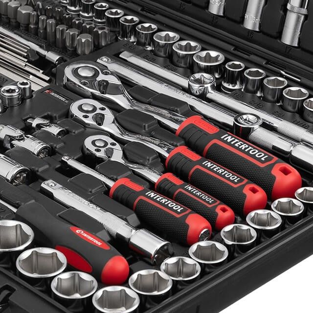 Набор инструментов 1/2" & 3/8" & 1/4", 233 ед., Cr-V STORM INTERTOOL ET-8233