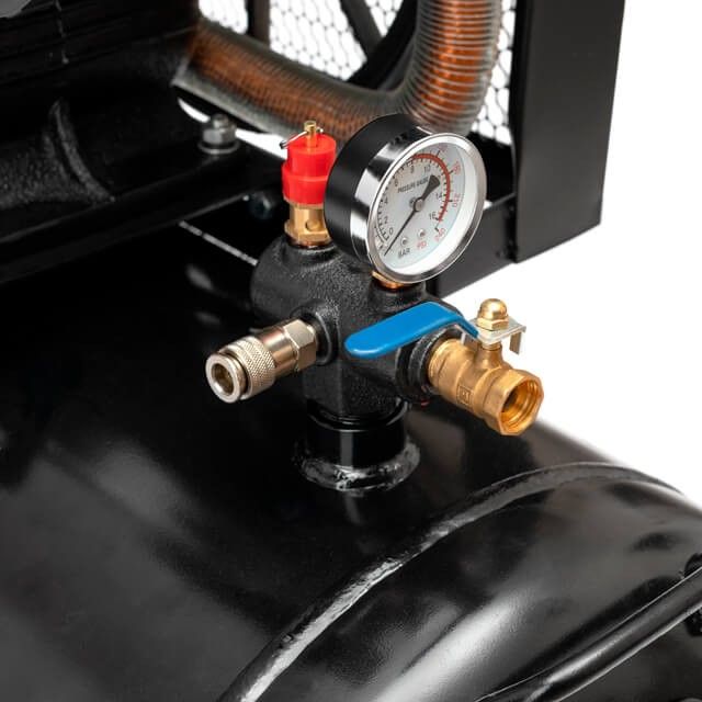 Компрессор 200 л, 7,5 кВт, 380 В, 10 атм, 1050 л/мин. 3 цилиндра INTERTOOL PT-0040