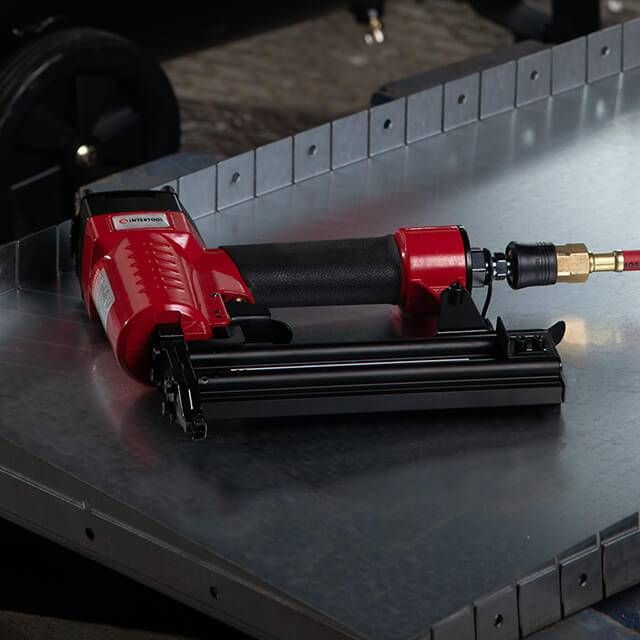 Степлер пневматический под гвозди INTERTOOL PT-1603