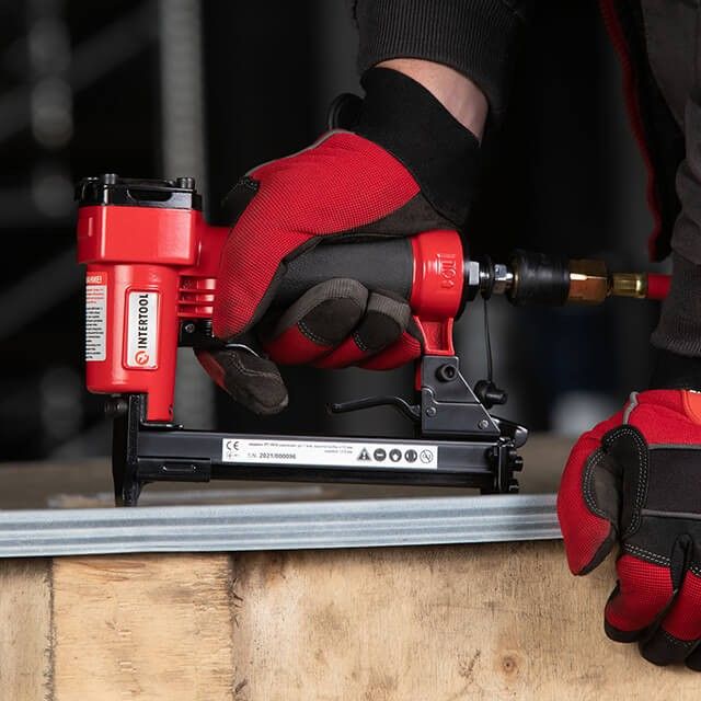 Степлер пневматический под скобу 12,80*16 мм INTERTOOL PT-1610