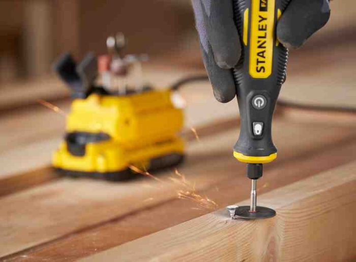 Паяльник акумуляторний STANLEY FATMAX SFMCE040B