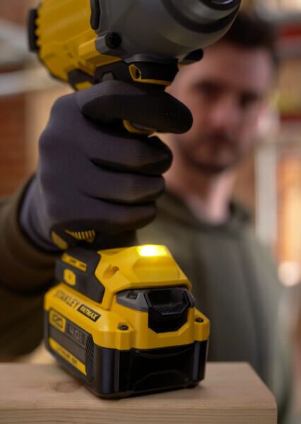 Гайковерт ударний акумуляторний STANLEY FATMAX SFMCF940B